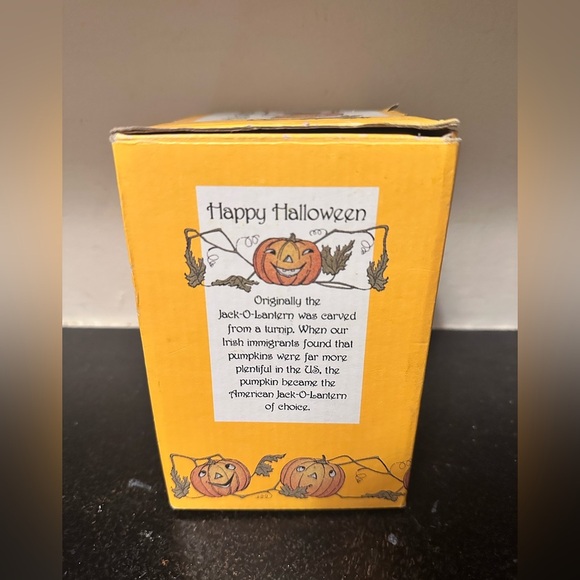 Vintage Fiberglass Luminary Jack-o-Lantern Pumpkin - Picture 8 of 8